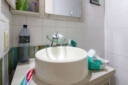 Casa de condomínio para alugar com 75m², 2 quartos e 2 vagasBanheiro