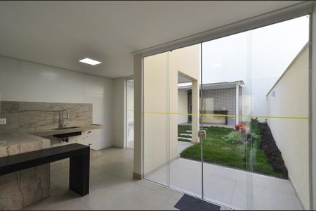 Cozinha de casa à venda com 4 quartos, 160m² em Nova Floresta, Belo Horizonte