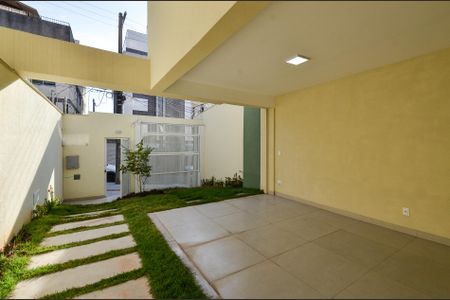 Garagem/Entrada de casa à venda com 4 quartos, 160m² em Nova Floresta, Belo Horizonte