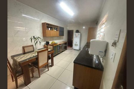 Casa à venda com 280m², 3 quartos e 2 vagas