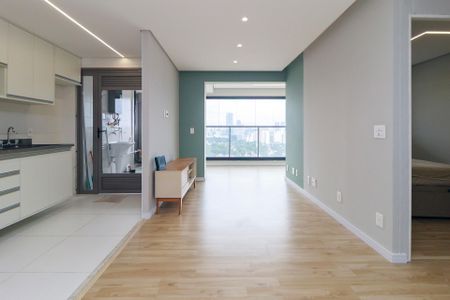 Sala de apartamento para alugar com 2 quartos, 69m² em Santo Amaro, São Paulo