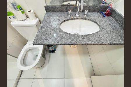 Apartamento para alugar com 69m², 2 quartos e 1 vaga Apartamento para alugar com 69m², 2 quartos e 1 vagaBanheiro