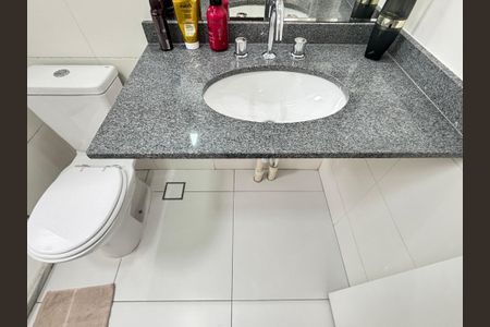 Apartamento para alugar com 69m², 2 quartos e 1 vaga Apartamento para alugar com 69m², 2 quartos e 1 vagaBanheiro da Suíte