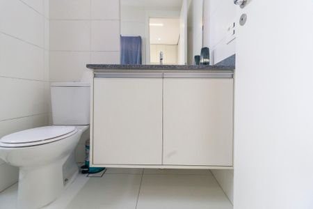 Banheiro da suíte de apartamento para alugar com 2 quartos, 69m² em Santo Amaro, São Paulo