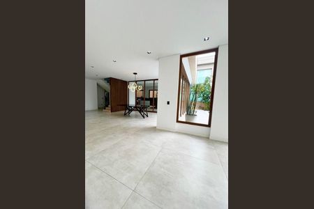 Casa à venda com 4 quartos, 418m² em Tamboré, Santana de Parnaíba