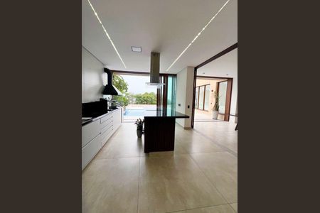Casa à venda com 4 quartos, 418m² em Tamboré, Santana de Parnaíba
