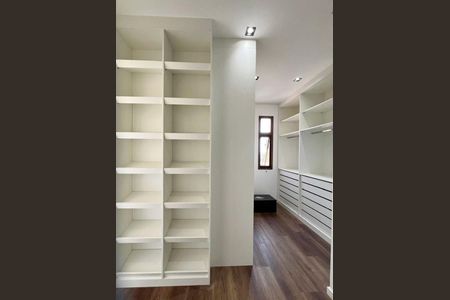 Casa à venda com 418m², 4 quartos e 4 vagas