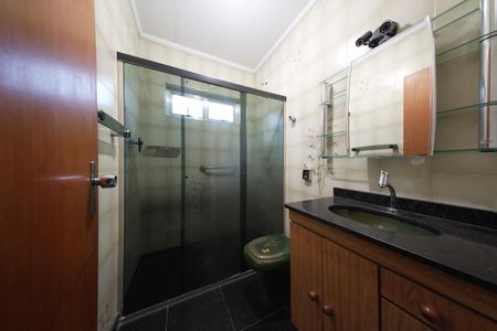 Casa à venda com 135m², 3 quartos e 2 vagasBanheiro