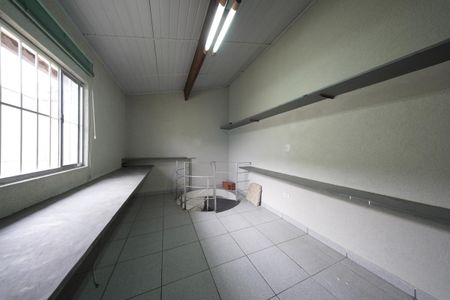 Casa à venda com 135m², 3 quartos e 2 vagasEscritório