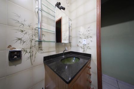 Casa à venda com 135m², 3 quartos e 2 vagasBanheiro