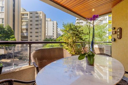 Apartamento à venda com 240m², 4 quartos e 3 vagas