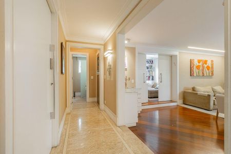 Apartamento à venda com 240m², 4 quartos e 3 vagas