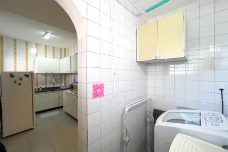 Apartamento à venda com 63m², 2 quartos e 1 vagaCozinha e área e serviço 