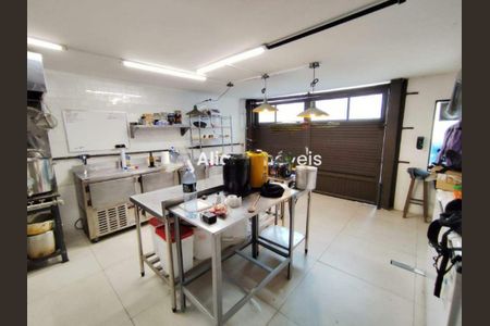 Casa à venda com 166m², 3 quartos e 3 vagas