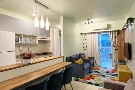 Sala de apartamento para alugar com 2 quartos, 74m² em Marapé, Santos