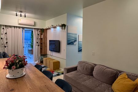 Sala de apartamento para alugar com 2 quartos, 74m² em Marapé, Santos