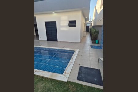 Casa de condomínio para alugar com 212m², 3 quartos e 4 vagas