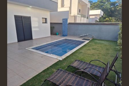 Casa de condomínio para alugar com 212m², 3 quartos e 4 vagas