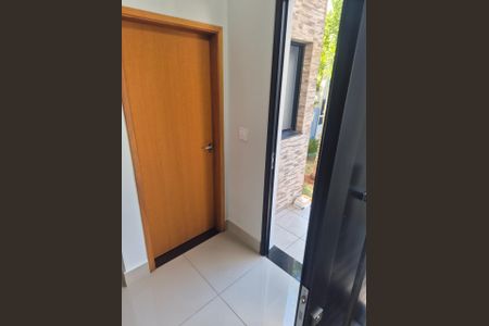 Casa de condomínio para alugar com 212m², 3 quartos e 4 vagas