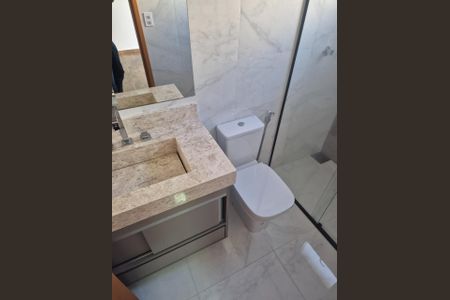 Casa de condomínio para alugar com 212m², 3 quartos e 4 vagas