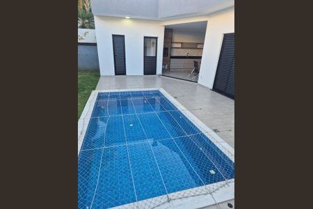 Casa de condomínio para alugar com 212m², 3 quartos e 4 vagas