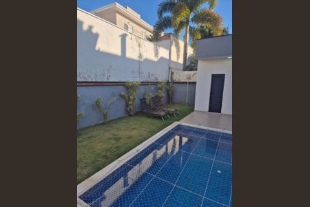 Casa de condomínio para alugar com 212m², 3 quartos e 4 vagas