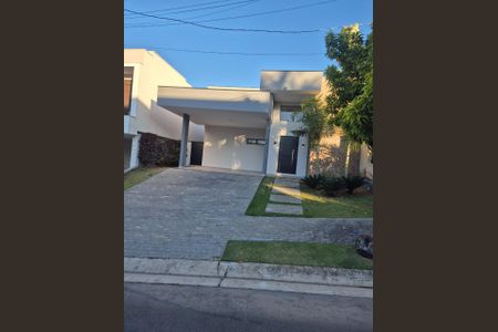 Casa de condomínio para alugar com 212m², 3 quartos e 4 vagas