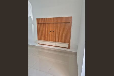 Casa de condomínio para alugar com 212m², 3 quartos e 4 vagas