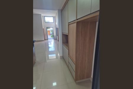 Casa de condomínio para alugar com 212m², 3 quartos e 4 vagas