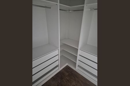 Casa de condomínio para alugar com 212m², 3 quartos e 4 vagas