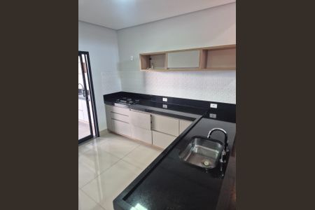 Casa de condomínio para alugar com 212m², 3 quartos e 4 vagas