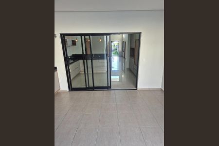 Casa de condomínio para alugar com 212m², 3 quartos e 4 vagas