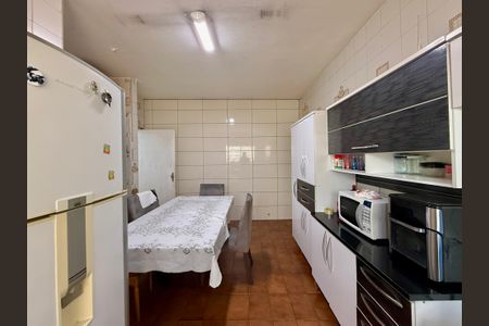 Casa para alugar com 320m², 3 quartos e 6 vagas Casa para alugar com 320m², 3 quartos e 6 vagasCozinha