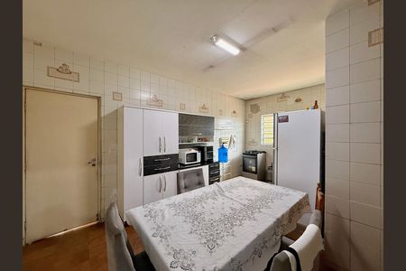Casa para alugar com 320m², 3 quartos e 6 vagas Casa para alugar com 320m², 3 quartos e 6 vagasCozinha