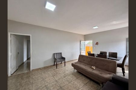 Casa para alugar com 320m², 3 quartos e 6 vagas Casa para alugar com 320m², 3 quartos e 6 vagasSala