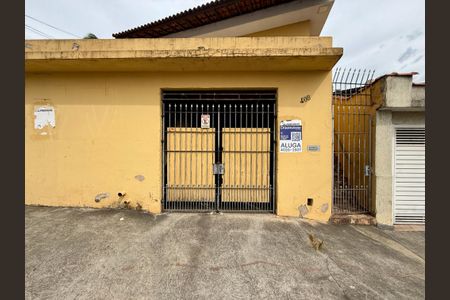 Casa para alugar com 320m², 3 quartos e 6 vagas Casa para alugar com 320m², 3 quartos e 6 vagasFachada