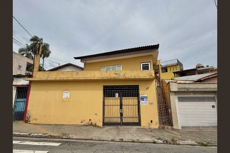 Casa para alugar com 320m², 3 quartos e 6 vagas Casa para alugar com 320m², 3 quartos e 6 vagasFachada