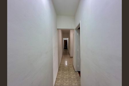 Casa para alugar com 320m², 3 quartos e 6 vagas Casa para alugar com 320m², 3 quartos e 6 vagasCorredor Quartos
