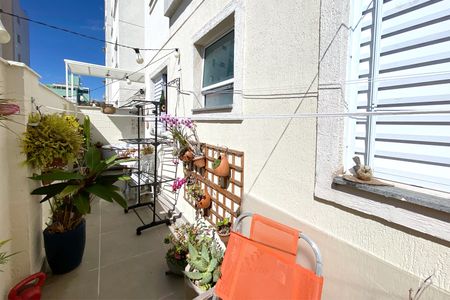 Apartamento à venda com 85m², 2 quartos e 1 vaga Apartamento à venda com 85m², 2 quartos e 1 vagaVaranda