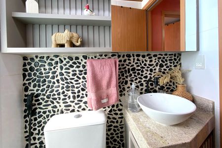 Apartamento à venda com 85m², 2 quartos e 1 vaga Apartamento à venda com 85m², 2 quartos e 1 vagaBanheiro
