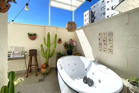 Apartamento à venda com 85m², 2 quartos e 1 vaga Apartamento à venda com 85m², 2 quartos e 1 vagaVaranda