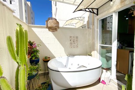 Apartamento à venda com 85m², 2 quartos e 1 vaga Apartamento à venda com 85m², 2 quartos e 1 vagaVaranda