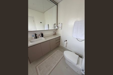 Casa de condomínio à venda com 213m², 3 quartos e 2 vagas Casa de condomínio à venda com 213m², 3 quartos e 2 vagasBanheiro
