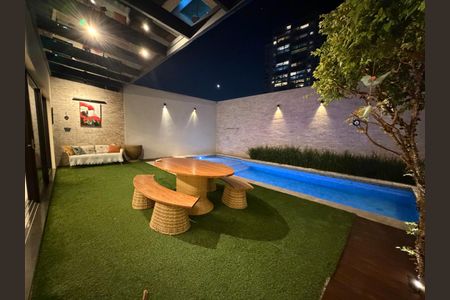 Casa de condomínio à venda com 213m², 3 quartos e 2 vagas Casa de condomínio à venda com 213m², 3 quartos e 2 vagasPiscina