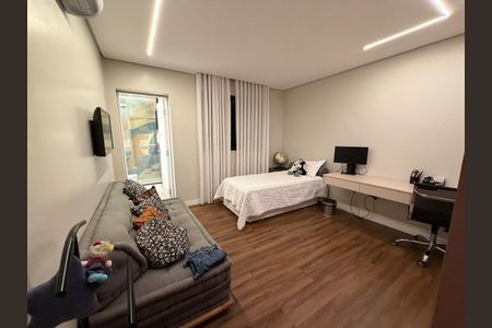Casa de condomínio à venda com 213m², 3 quartos e 2 vagas Casa de condomínio à venda com 213m², 3 quartos e 2 vagasQuarto