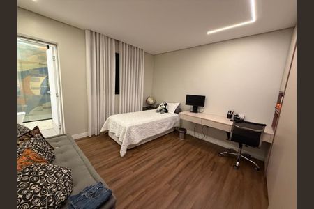 Casa de condomínio à venda com 213m², 3 quartos e 2 vagas Casa de condomínio à venda com 213m², 3 quartos e 2 vagasQuarto