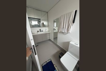 Casa de condomínio à venda com 213m², 3 quartos e 2 vagas Casa de condomínio à venda com 213m², 3 quartos e 2 vagasBanheiro