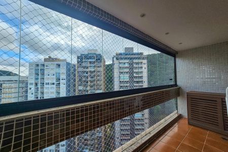 Apartamento para alugar com 117m², 3 quartos e 1 vaga