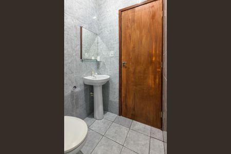 Casa para alugar com 130m², 2 quartos e 1 vagaBanheiro 