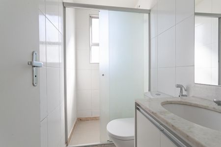 Apartamento para alugar com 57m², 2 quartos e 1 vagaBanheiro social 